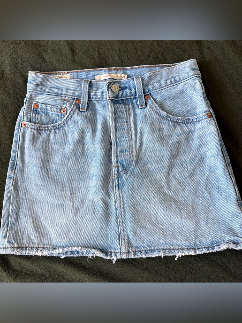 Levi’s Icon Light Wash Denim Skirt size 24